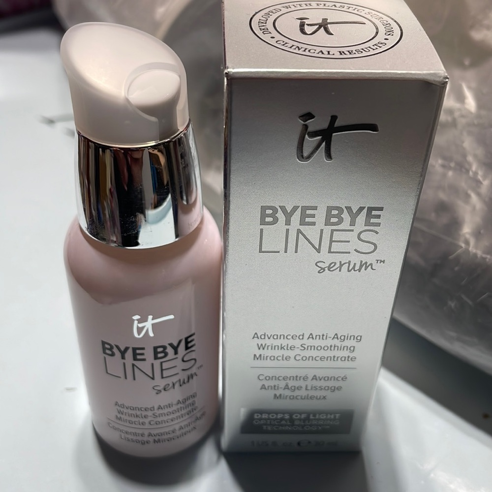 It cosmetics “ Bye bye lines serum “
